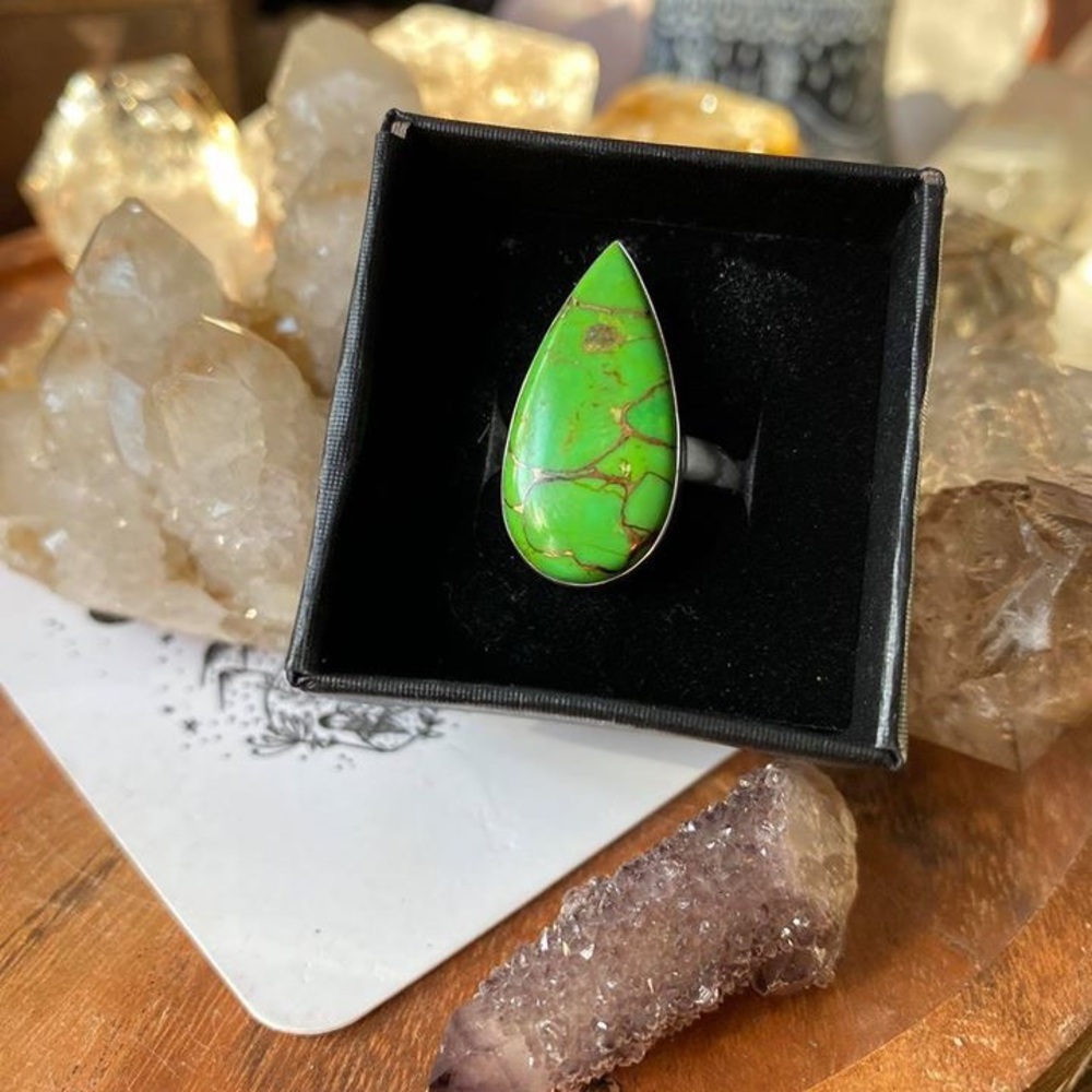 Beautiful Mojave turquoise ring set in stamped 925